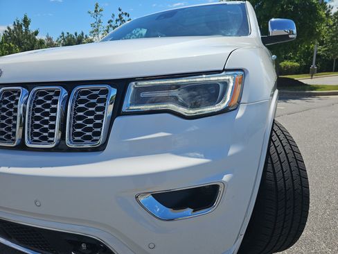 Used 2020 Jeep Grand Cherokee Overland AWD/4WD image 29