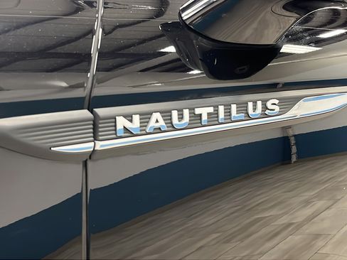 Used 2023 Lincoln Nautilus AWD w/ Premium Package image 40