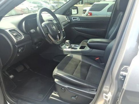 Used 2019 Jeep Grand Cherokee Laredo w/ Laredo X Package AWD/4WD image 12