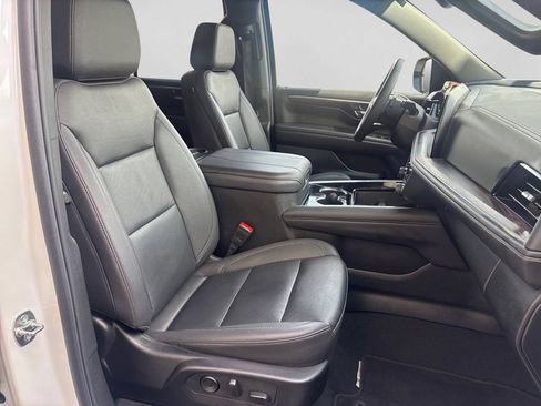 Used 2025 Chevrolet Tahoe Z71 AWD/4WD image 15