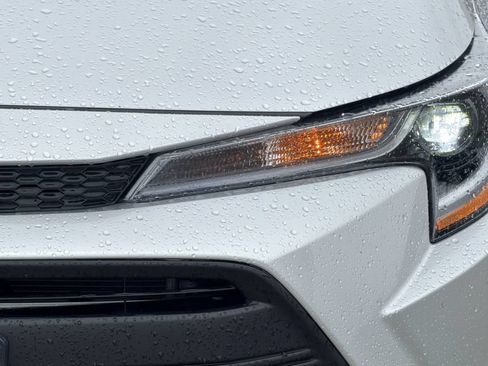 Used 2025 Toyota Corolla LE FWD image 5