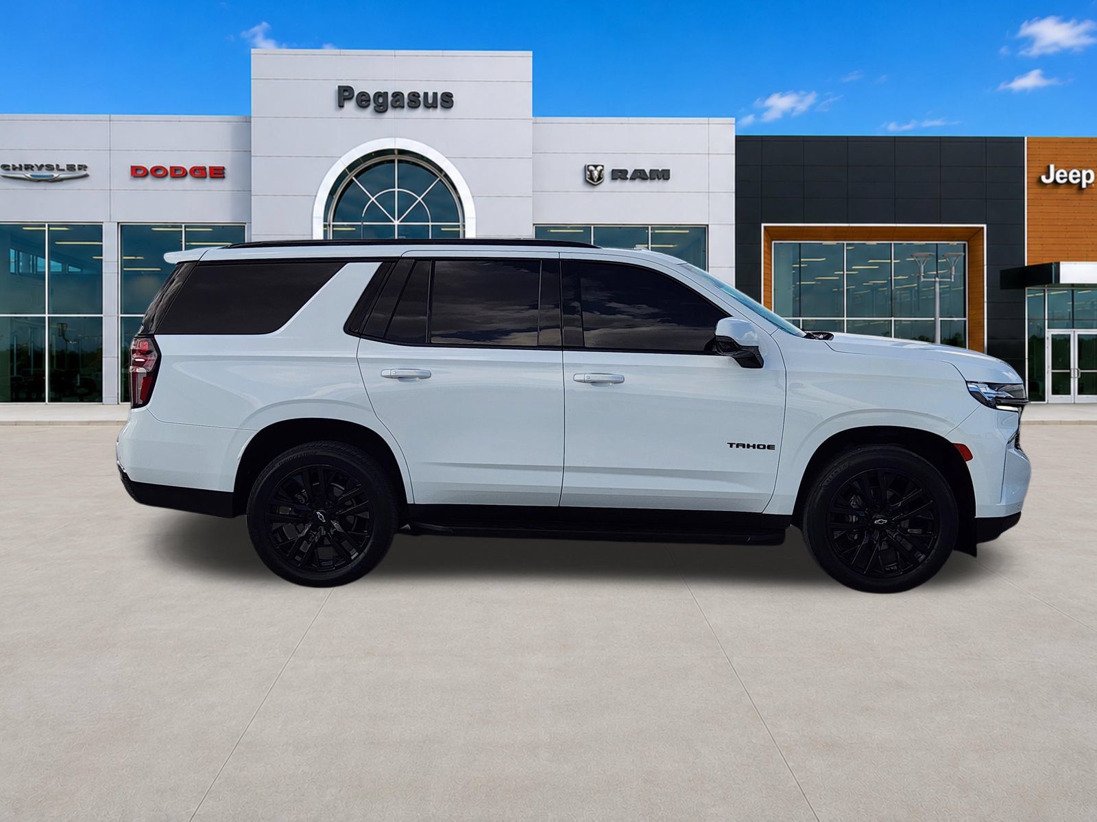 Used 2022 Chevrolet Tahoe RST w/ Luxury Package RWD image 7
