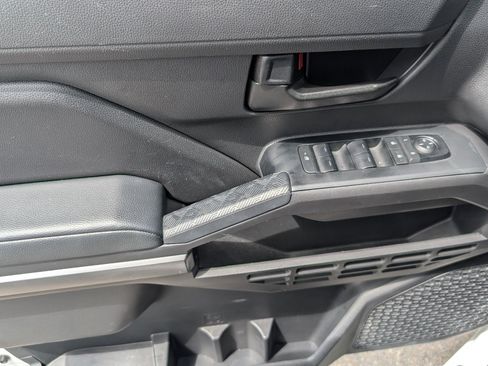 Used 2025 Toyota Tacoma SR5 AWD/4WD image 15