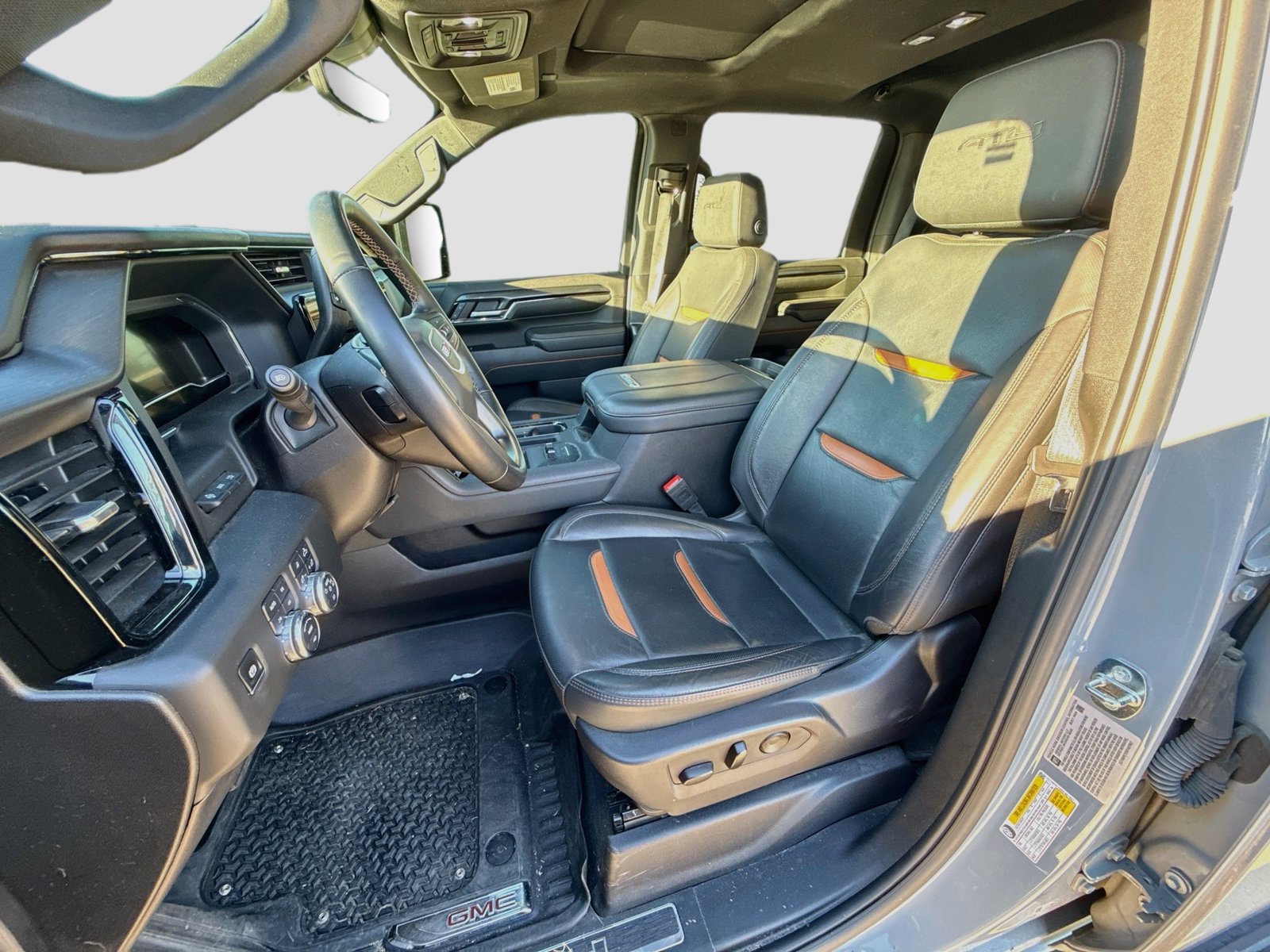 Used 2024 GMC Sierra 2500 AT4 w/ AT4 Premium Plus Package AWD/4WD image 10