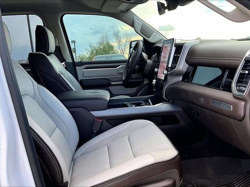 Used 2025 RAM 1500 Laramie AWD/4WD image 6