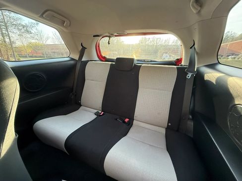 Used 2012 Toyota Yaris L FWD image 13