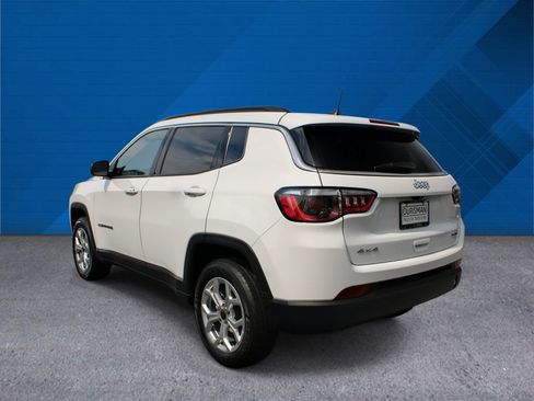 Used 2025 Jeep Compass Latitude w/ Sun & Sound Group AWD/4WD image 7