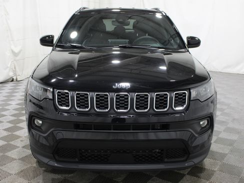 Used 2025 Jeep Compass Latitude AWD/4WD image 32