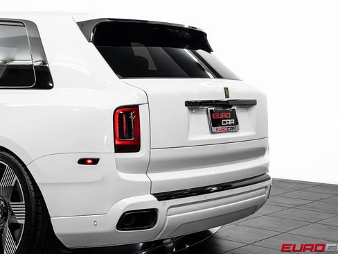 Used 2020 Rolls-Royce Cullinan Black Badge image 16