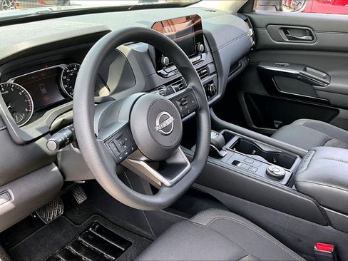 Used 2025 Nissan Pathfinder S AWD/4WD image 17
