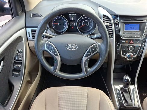 Used 2014 Hyundai Elantra GT image 2