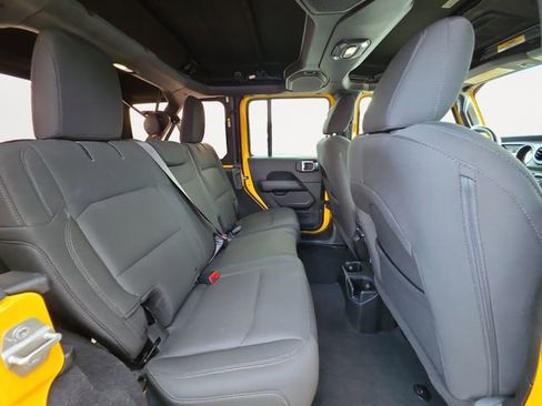 Used 2018 Jeep Wrangler Unlimited Sahara image 14