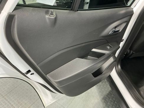 Used 2025 Chevrolet Trax LT w/ LT Convenience Package FWD image 38