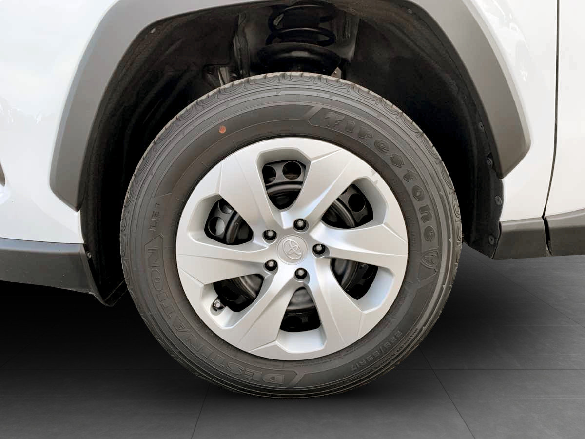 Used 2022 Toyota RAV4 LE AWD/4WD image 10