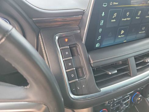 Used 2023 Chevrolet Suburban Premier image 17