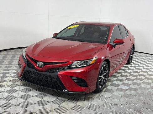 Used 2020 Toyota Camry SE w/ Convenience Package FWD image 9