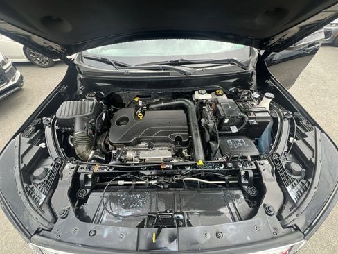 Used 2024 GMC Terrain SLT image 34