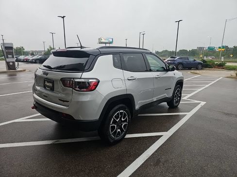 Used 2025 Jeep Compass Trailhawk AWD/4WD image 5