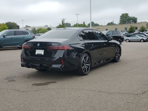 Used 2026 BMW 550e xDrive w/ Executive Package AWD/4WD image 5