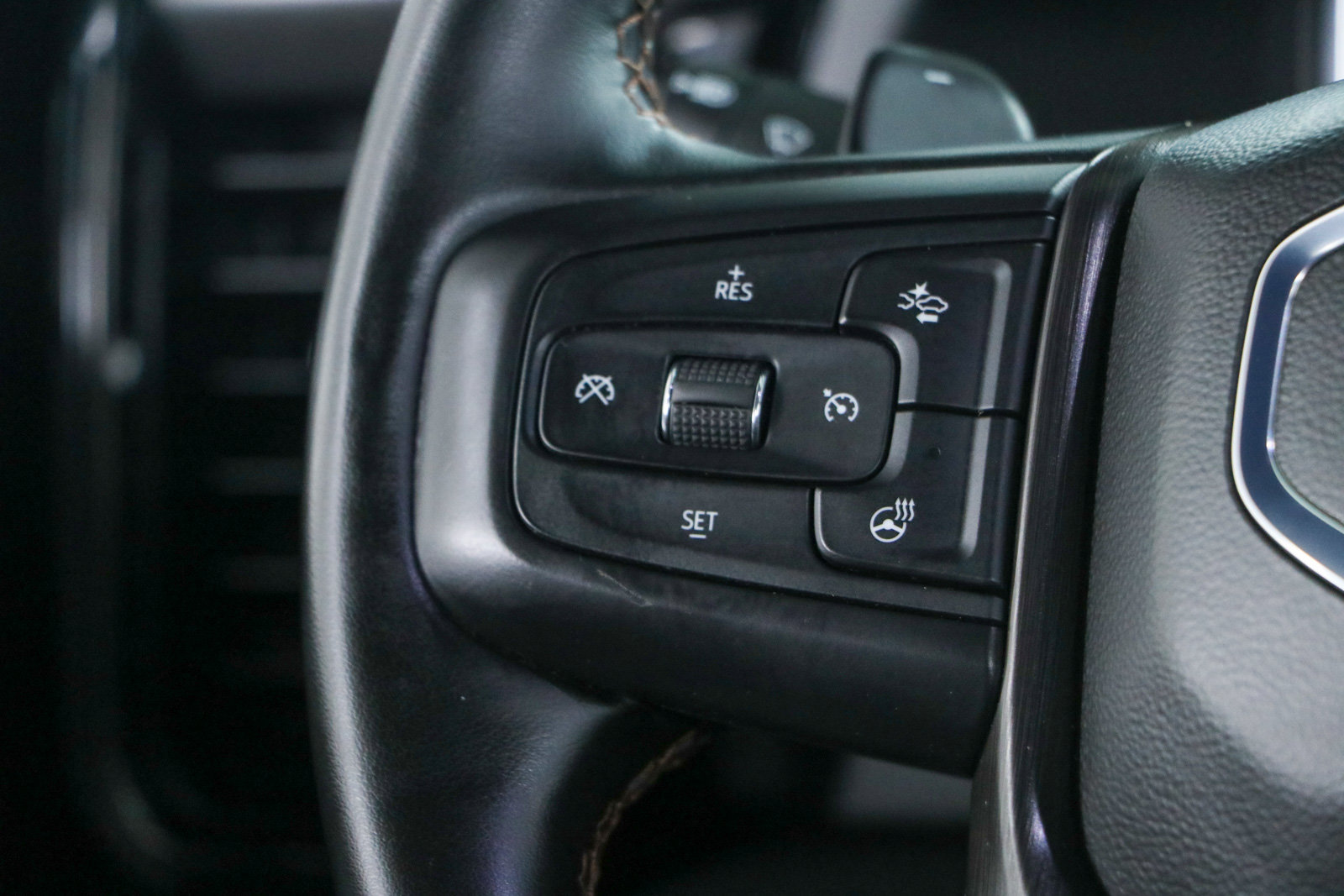 Used 2024 GMC Sierra 1500 AT4 w/ Technology Package AWD/4WD image 13