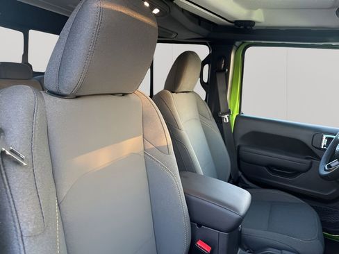 New 2025 Jeep Gladiator Sport AWD/4WD image 17