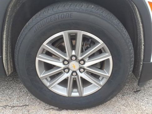Used 2023 Chevrolet Traverse LT FWD image 35