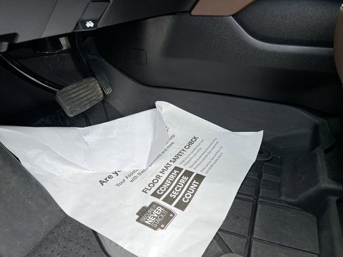 Used 2024 Chevrolet Tahoe High Country image 17