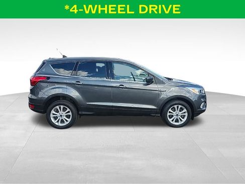 Used 2019 Ford Escape SE image 3