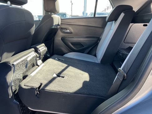Used 2020 Chevrolet Trax LS image 32