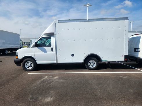 New 2024 Chevrolet Express 3500 w/ Power Convenience Package RWD image 4