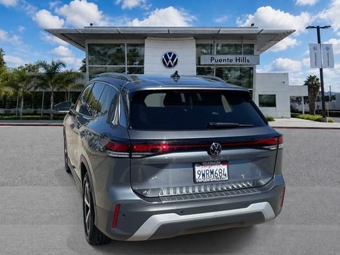 Used 2026 Volkswagen Tiguan SE FWD image 5