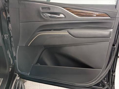 Used 2021 Cadillac Escalade Luxury AWD/4WD image 24