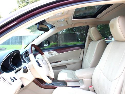 Used 2011 Toyota Avalon Limited FWD image 10