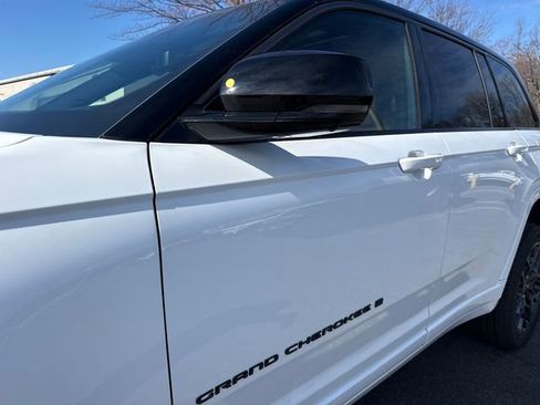 New 2026 Jeep Grand Cherokee Summit w/ Obsidian Package image 4
