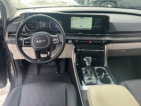 Used 2024 Kia Carnival EX image 29