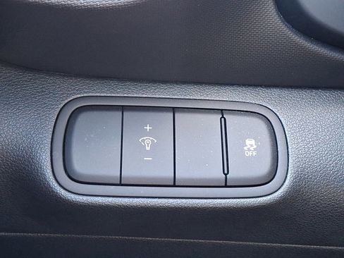 Used 2023 Hyundai Venue SEL image 25