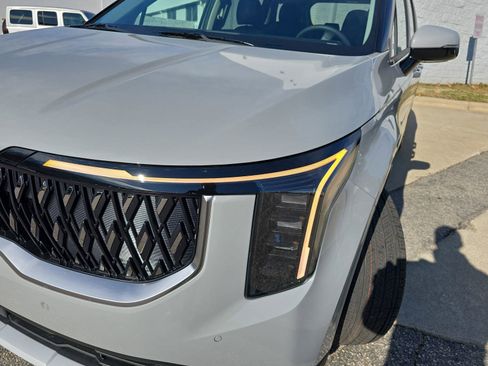 New 2026 Kia Carnival EX image 33