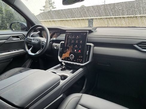 Used 2025 GMC Acadia Elevation w/ Elevation Premium Package FWD image 14