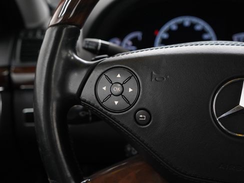Used 2011 Mercedes-Benz S 550 4MATIC image 25