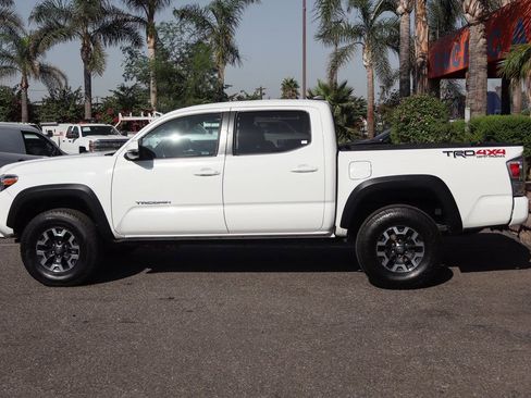 Used 2022 Toyota Tacoma TRD Off-Road w/ Technology Package image 5