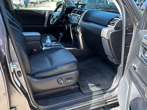 Used 2017 Toyota 4Runner SR5 Premium RWD image 19