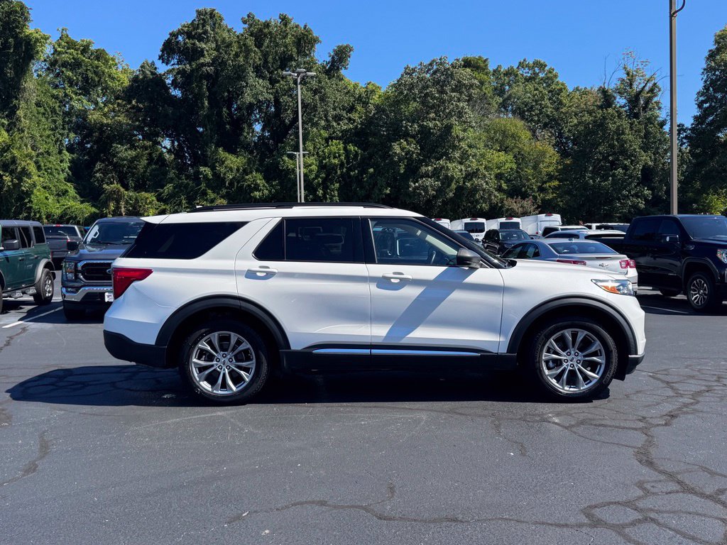 Used 2022 Ford Explorer XLT w/ Equipment Group 202A AWD/4WD image 4