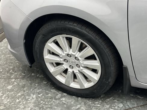 Used 2017 Toyota Sienna XLE Premium image 35