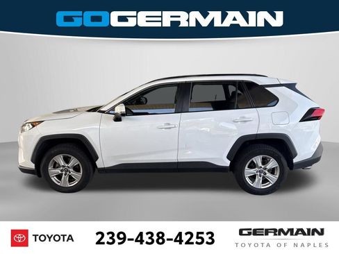 Used 2021 Toyota RAV4 XLE w/ Convenience Package FWD image 3