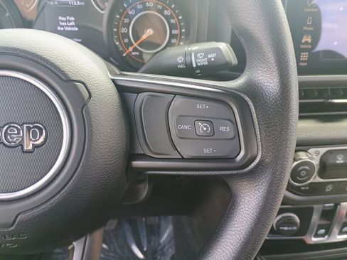 Used 2025 Jeep Wrangler Sport AWD/4WD image 20