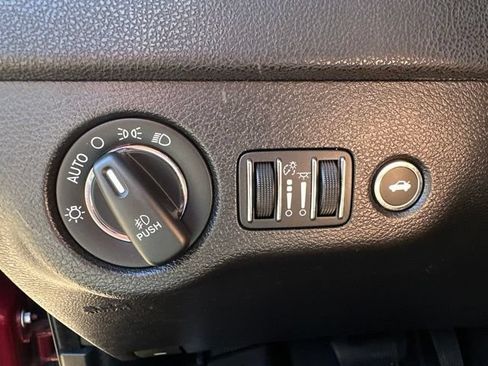 Used 2019 Chrysler 300 S AWD/4WD image 18