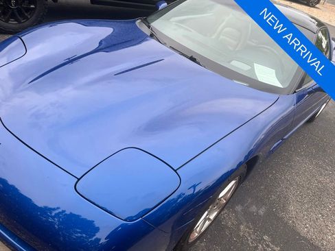 Used 2002 Chevrolet Corvette Coupe w/ Preferred Equipment Group2 RWD image 1