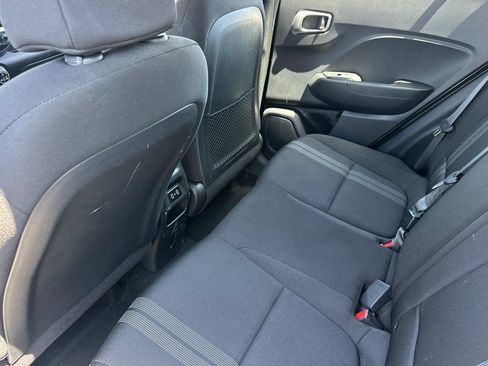 Used 2025 Hyundai Venue SEL FWD image 16