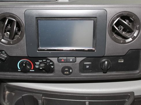 Used 2022 Ford E-450 and Econoline 450 Super Duty RWD image 9