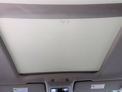 Certified 2026 Volkswagen Atlas SE w/ Panoramic Sunroof Package FWD image 3
